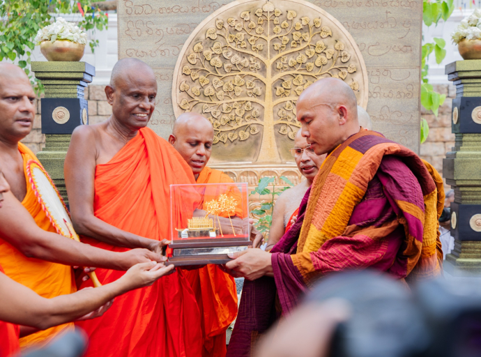 සාම පා ගමනට වැඩම කළ භික්ෂූන් වහන්සේලාට ජය ශ්‍රී මහා බෝධි අංකුරයක් ප්‍රදානය කෙරේ